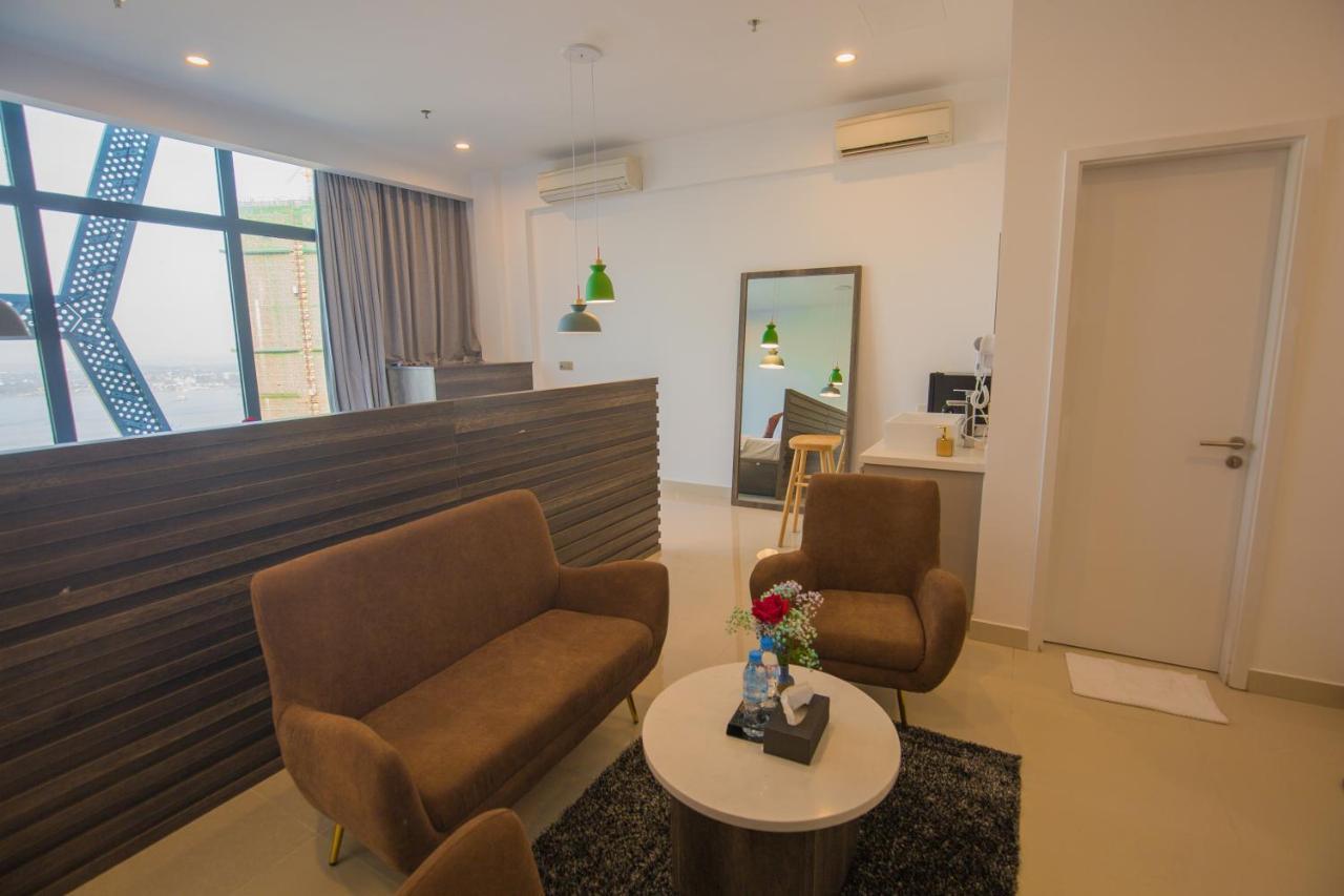Wooden Maple Hotel Phnom Penh Exterior photo