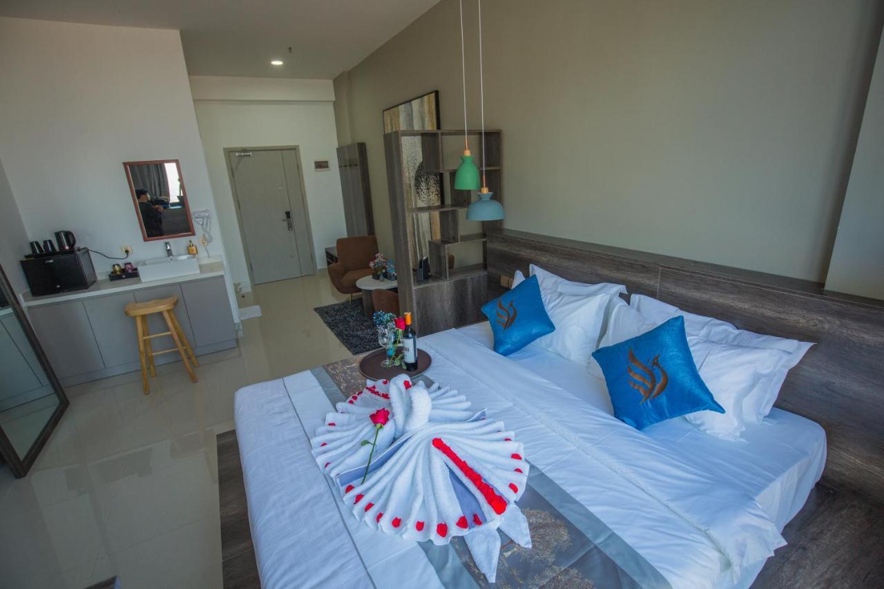Wooden Maple Hotel Phnom Penh Exterior photo