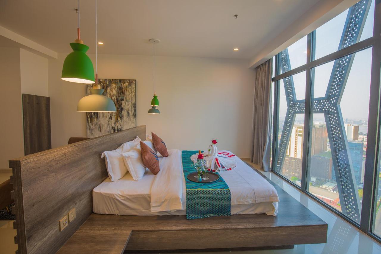 Wooden Maple Hotel Phnom Penh Exterior photo