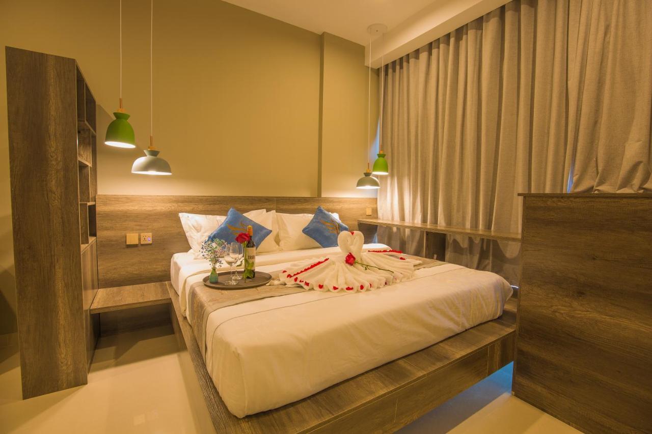 Wooden Maple Hotel Phnom Penh Exterior photo