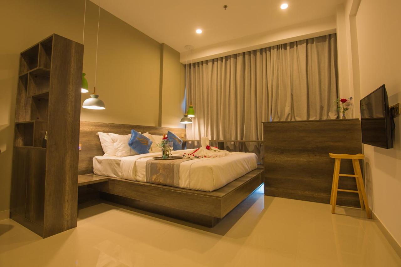 Wooden Maple Hotel Phnom Penh Exterior photo