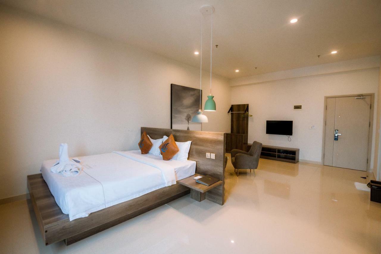 Wooden Maple Hotel Phnom Penh Exterior photo
