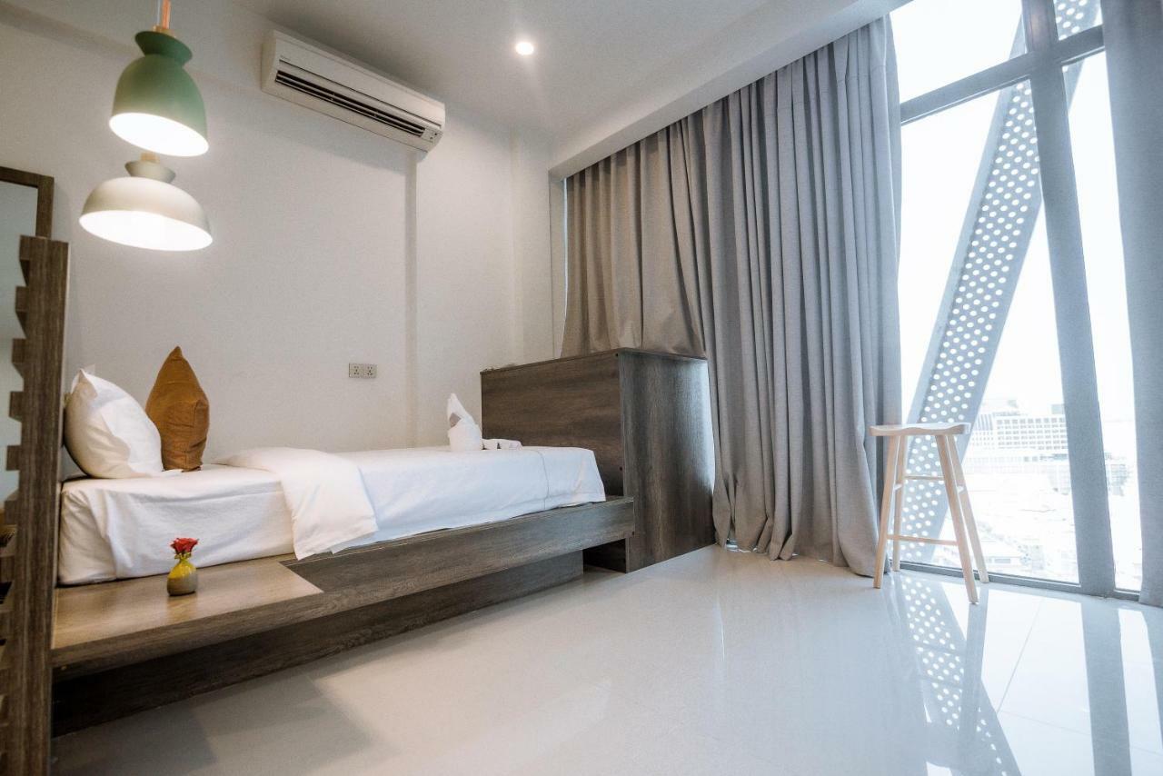 Wooden Maple Hotel Phnom Penh Exterior photo