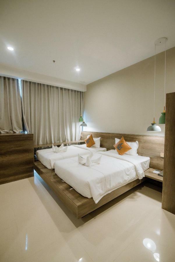 Wooden Maple Hotel Phnom Penh Exterior photo