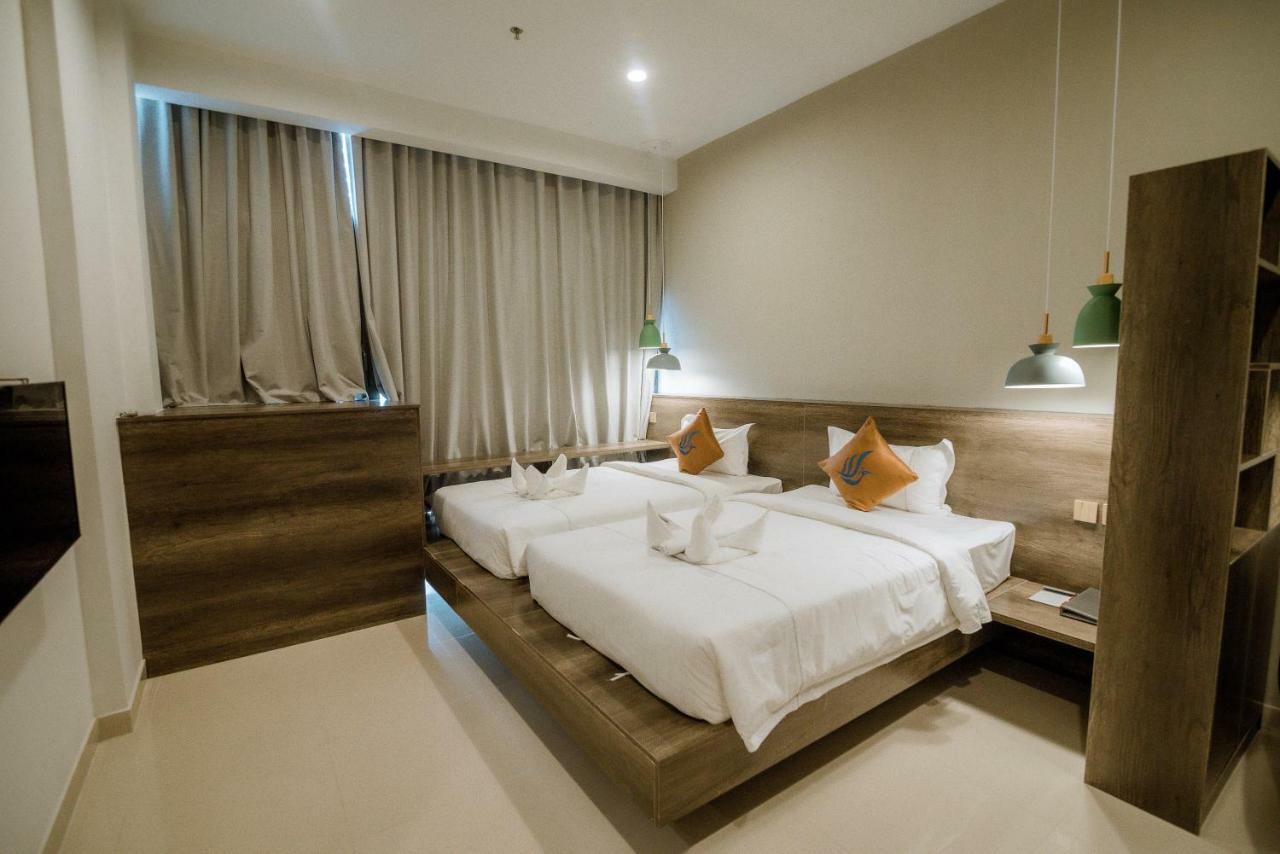 Wooden Maple Hotel Phnom Penh Exterior photo