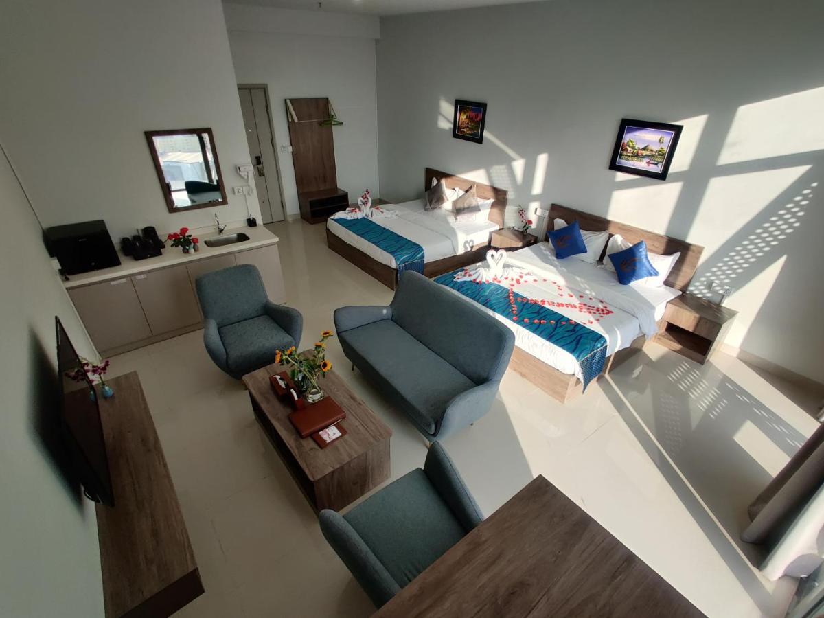 Wooden Maple Hotel Phnom Penh Exterior photo